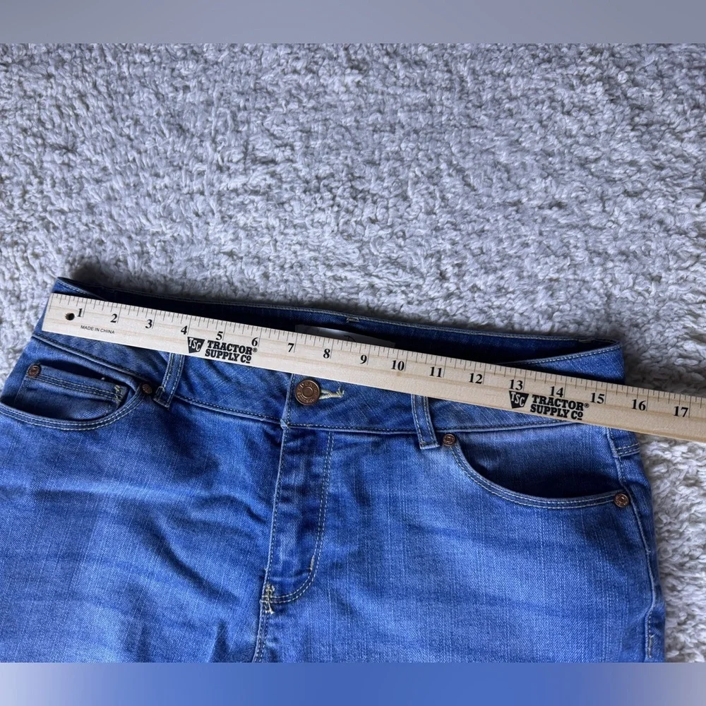 Women’s 10 Petite Mid Rise 1946 Denim Capri Jeans